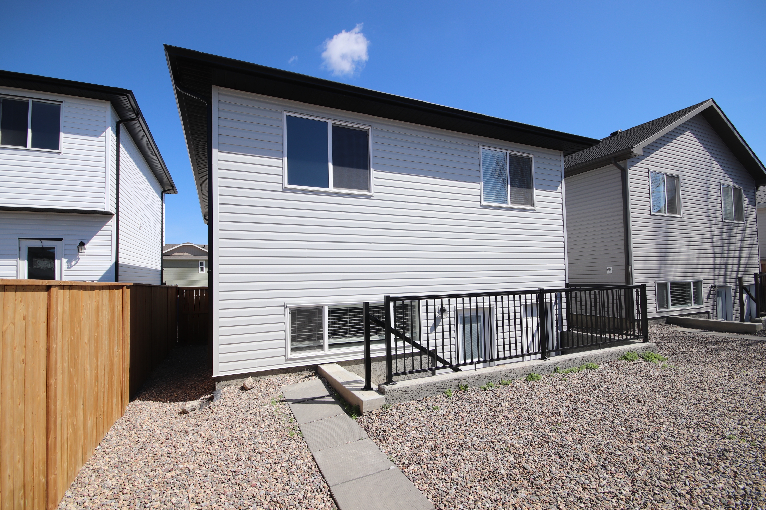 994 41 Ave N